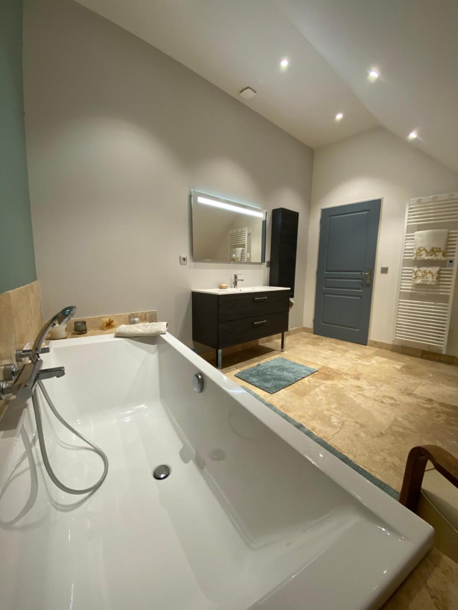 La Cour Verte Chambres D'Hotes Montépilloy エクステリア 写真